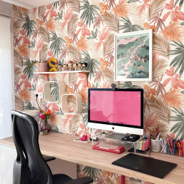 Vue de l'espace bureau avec ordinateur sur fond color&eacute;